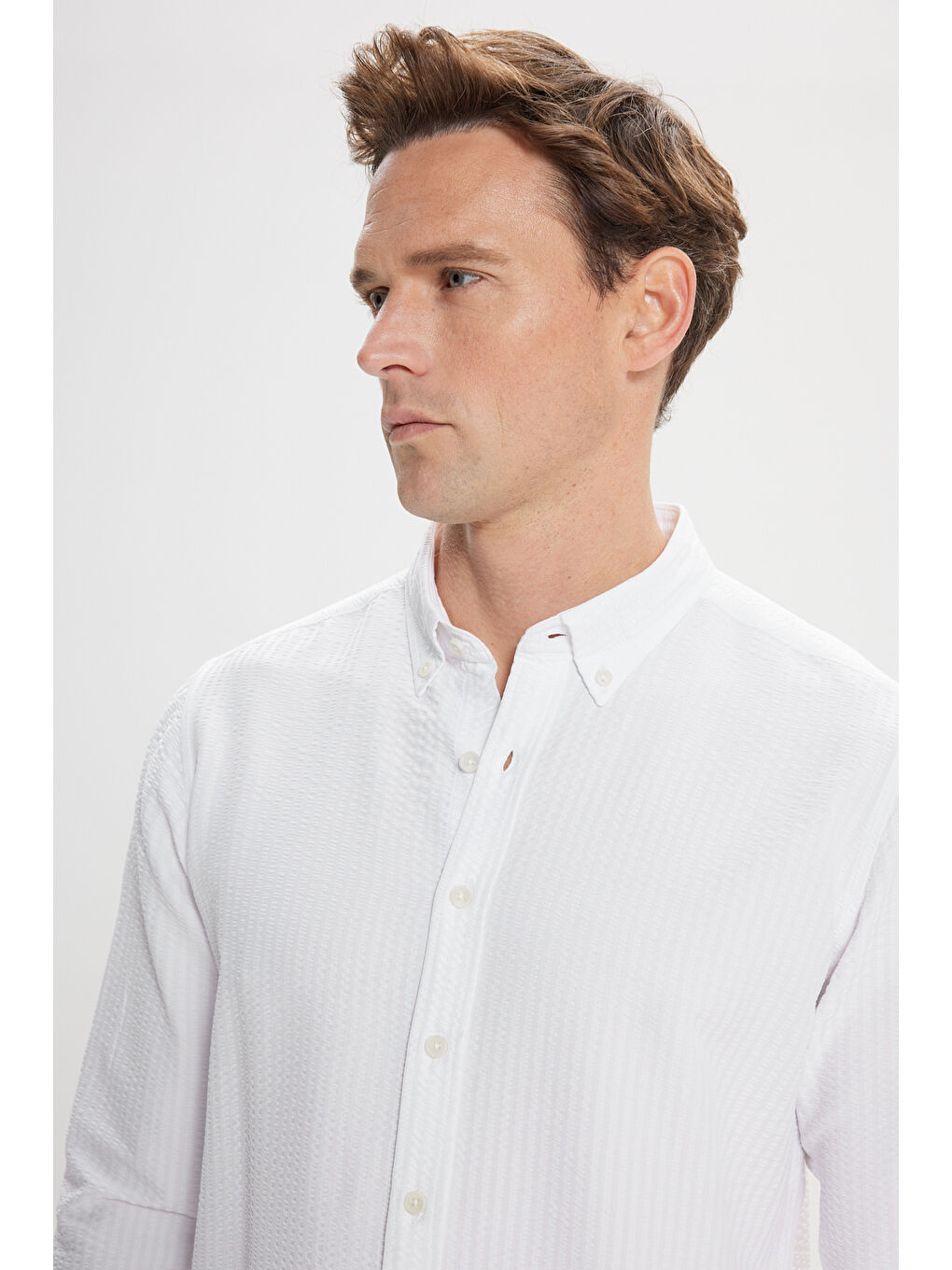 Erkek Beyaz Pamuklu Dar Kesim Düğmeli Yaka Gofre Desenli Gömlek-3