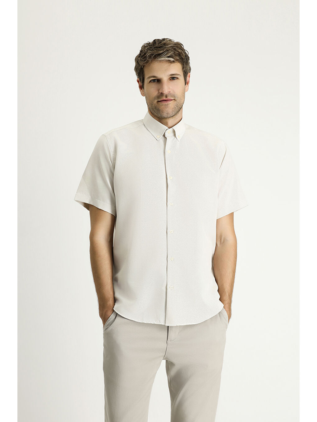 Bej Kısa Kol Regular Fit Desenli Pamuklu Kolay Ütülenebilir Düğmeli Yaka Büyük Beden Gömlek-2