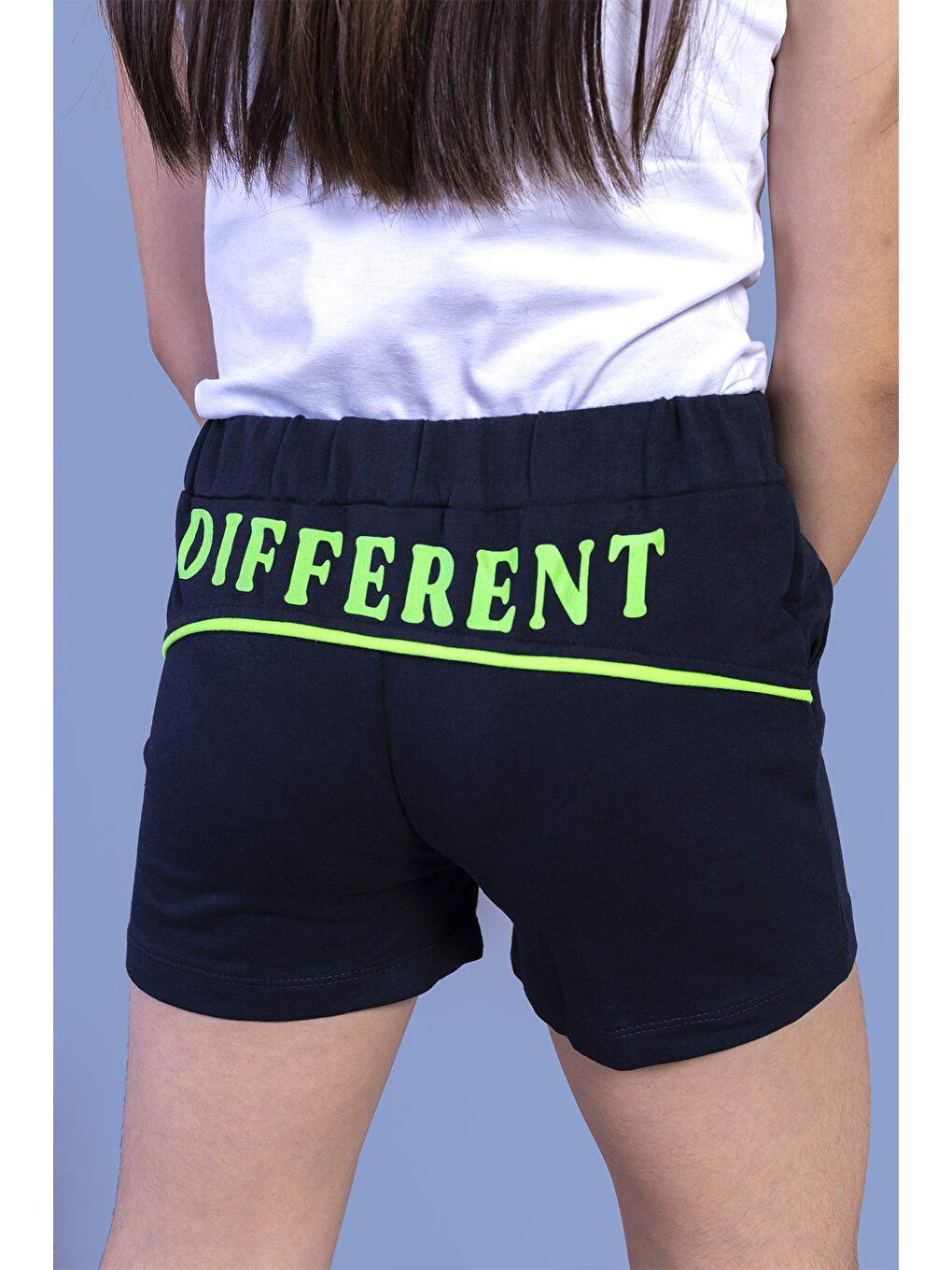 Lacivert Kız Çocuk İki Yanı Cepli Arkası Baskı Detaylı Şort-1