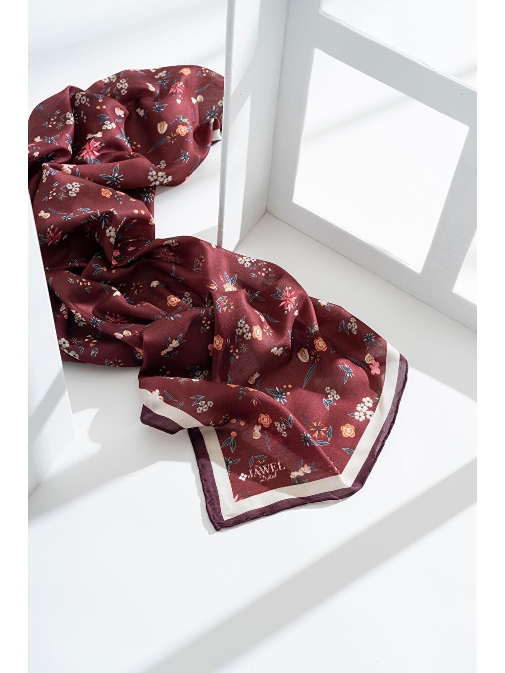 Bordo Kadın Digital Baskılı Çiçek Desen Soft Eşarp