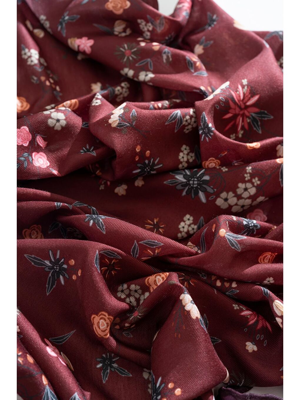 Bordo Kadın Digital Baskılı Çiçek Desen Soft Eşarp-2