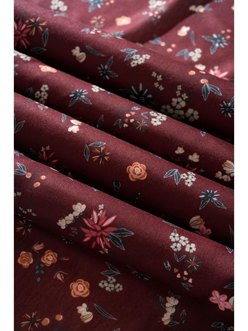 Bordo Kadın Digital Baskılı Çiçek Desen Soft Eşarp-3