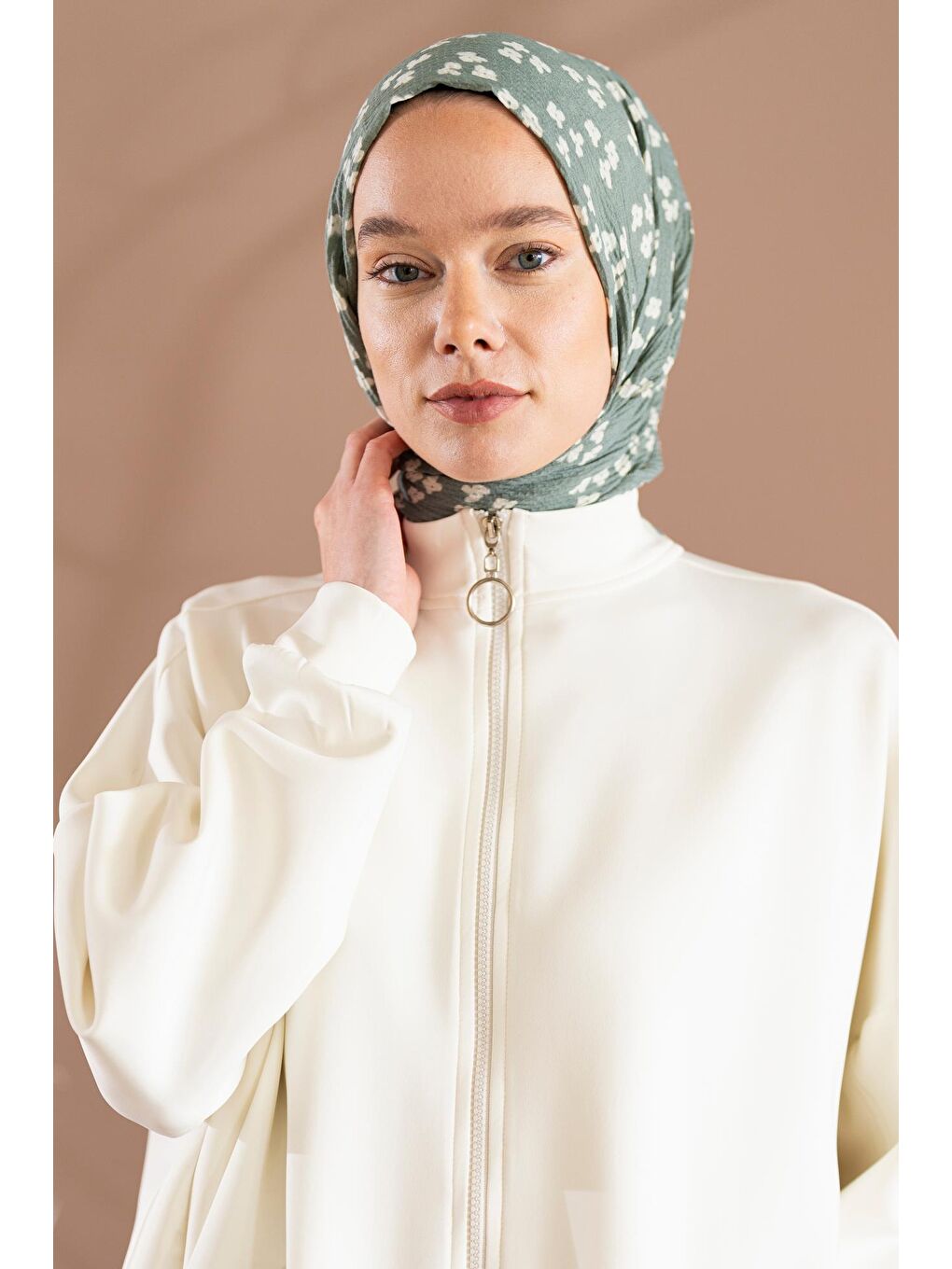 Yeşil Kadın Çiçek Desenli Kırışmaz Bürümcük Şal 190*80 Cm-2