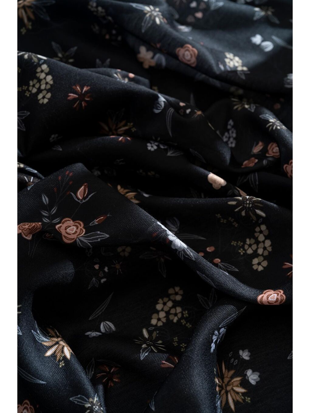 Siyah Kadın Digital Baskılı Çiçek Desen Soft Eşarp-2