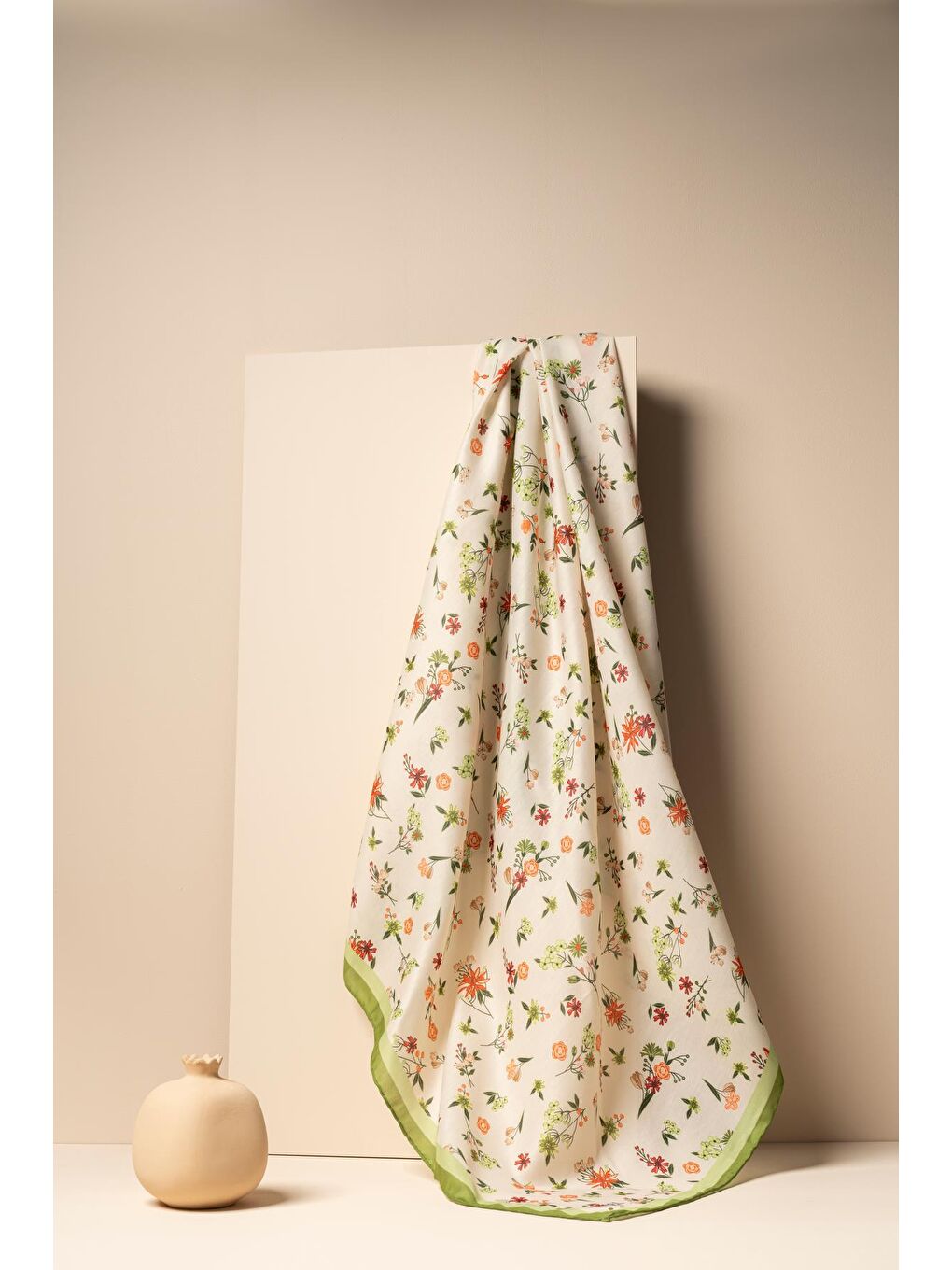 Yeşil Kadın Digital Baskılı Çiçek Desen Soft Eşarp