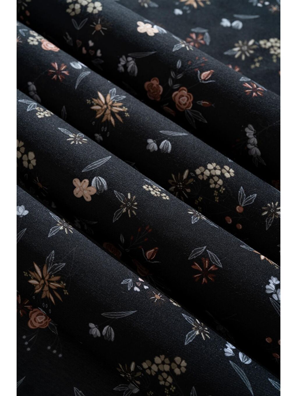 Siyah Kadın Digital Baskılı Çiçek Desen Soft Eşarp-3