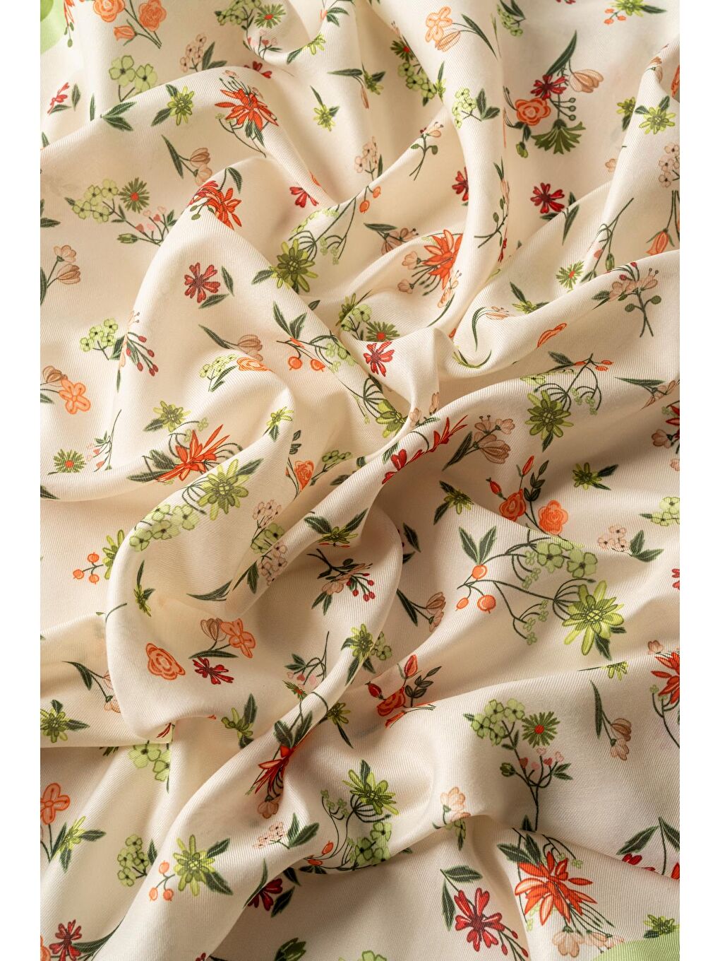 Yeşil Kadın Digital Baskılı Çiçek Desen Soft Eşarp-2