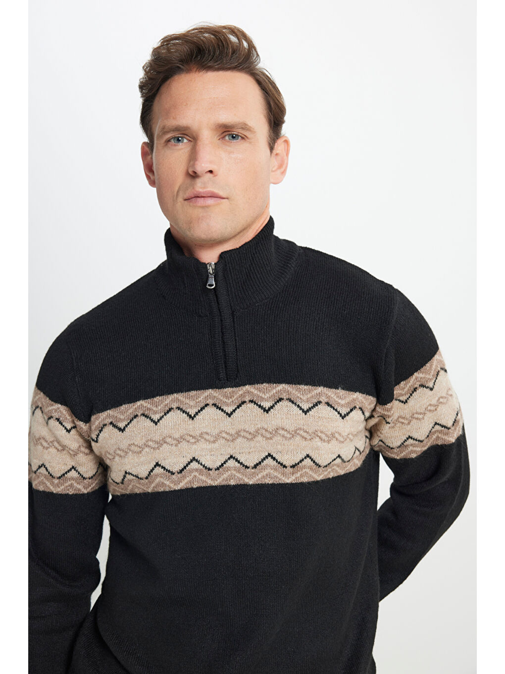 Erkek Siyah-Bej Standart Fit Bato Yaka Fermuarlı Etnik Desenli Triko Kazak-3