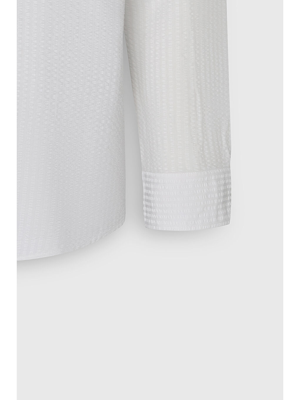 Erkek Beyaz Pamuklu Dar Kesim Düğmeli Yaka Gofre Desenli Gömlek-8