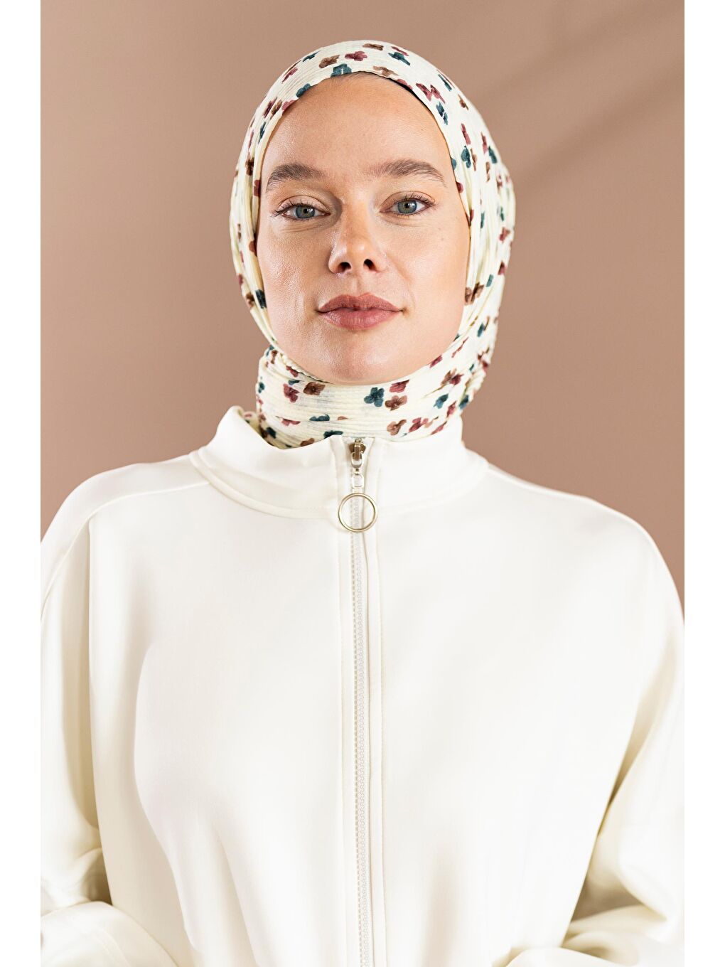 Ekru Kadın Çiçek Desenli Kırışmaz Bürümcük Şal 190*80 Cm-1