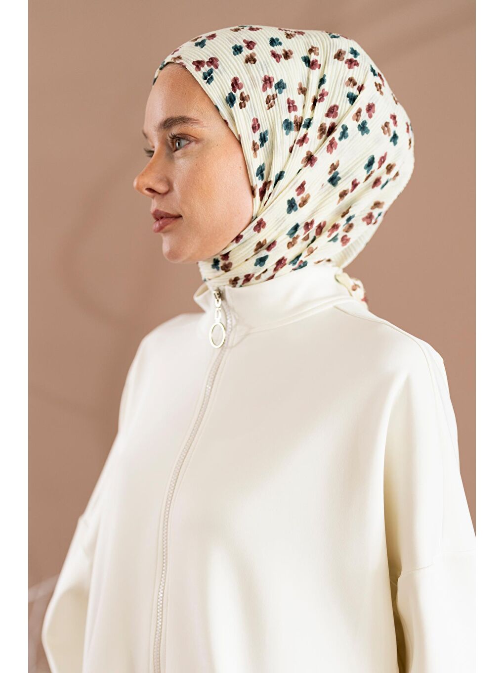 Ekru Kadın Çiçek Desenli Kırışmaz Bürümcük Şal 190*80 Cm-3