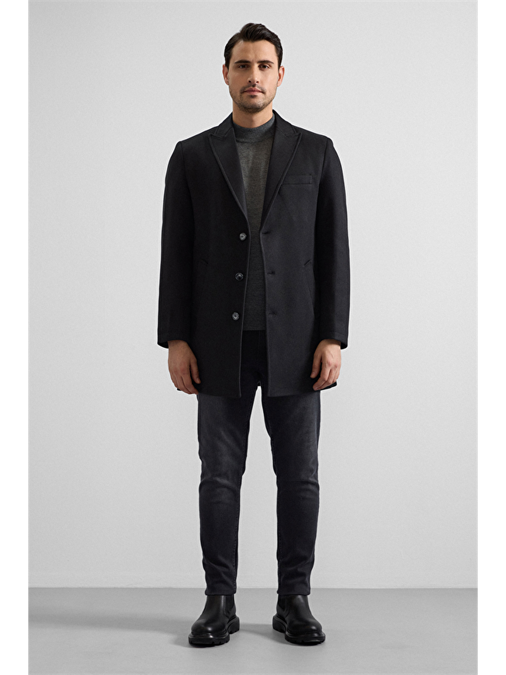 Siyah Slim Sivri Yaka Düz Yan Cepli Kaban