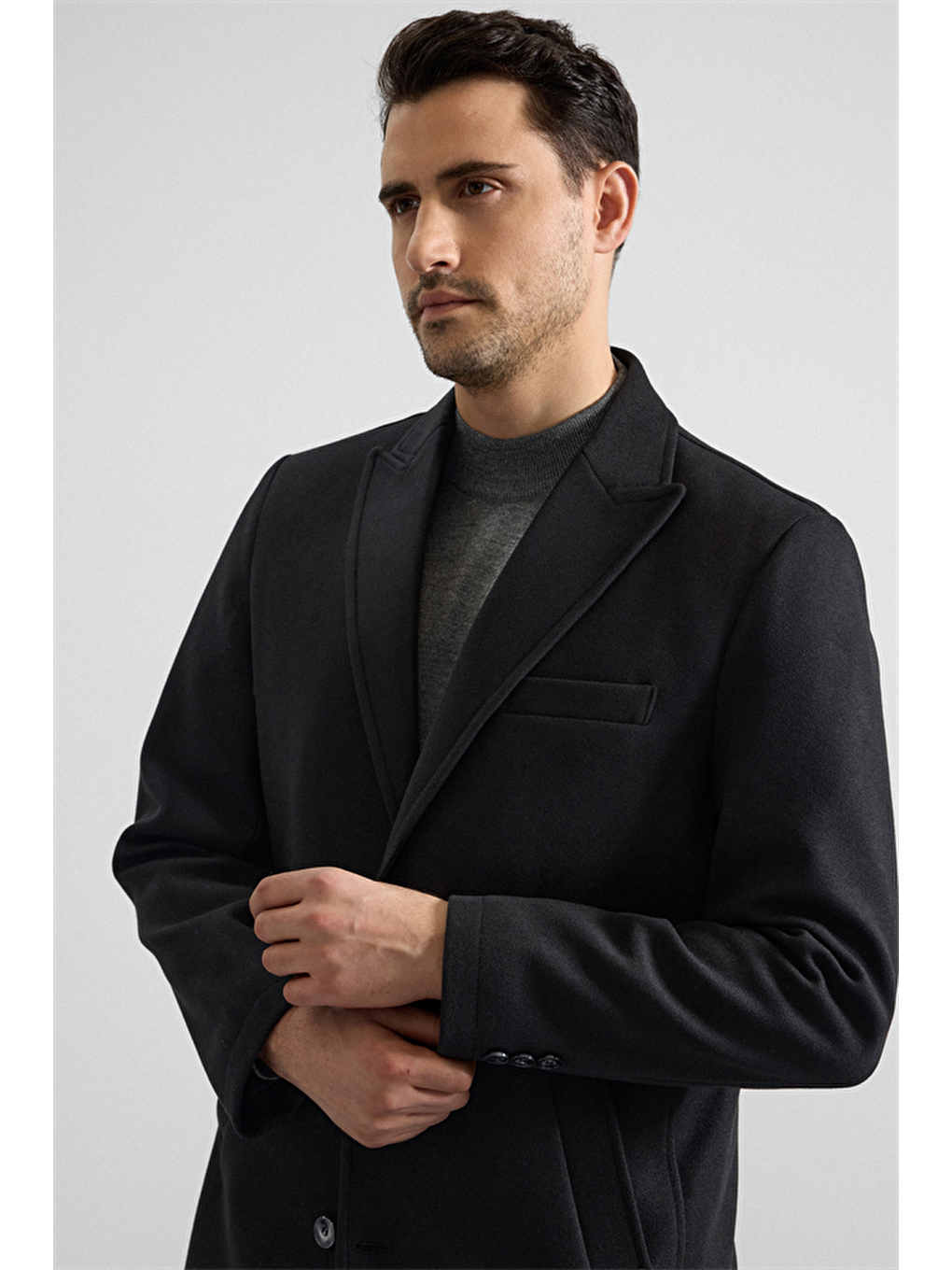 Siyah Slim Sivri Yaka Düz Yan Cepli Kaban-2