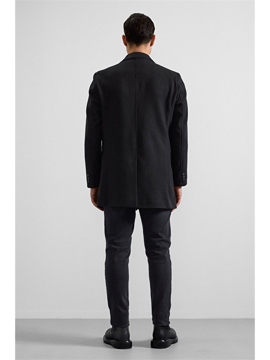 Siyah Slim Sivri Yaka Düz Yan Cepli Kaban-4