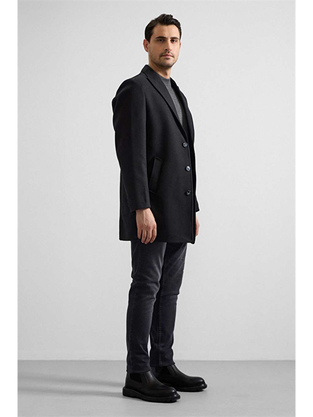 Siyah Slim Sivri Yaka Düz Yan Cepli Kaban-5