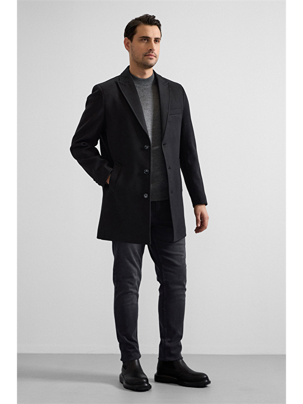 Siyah Slim Sivri Yaka Düz Yan Cepli Kaban-6