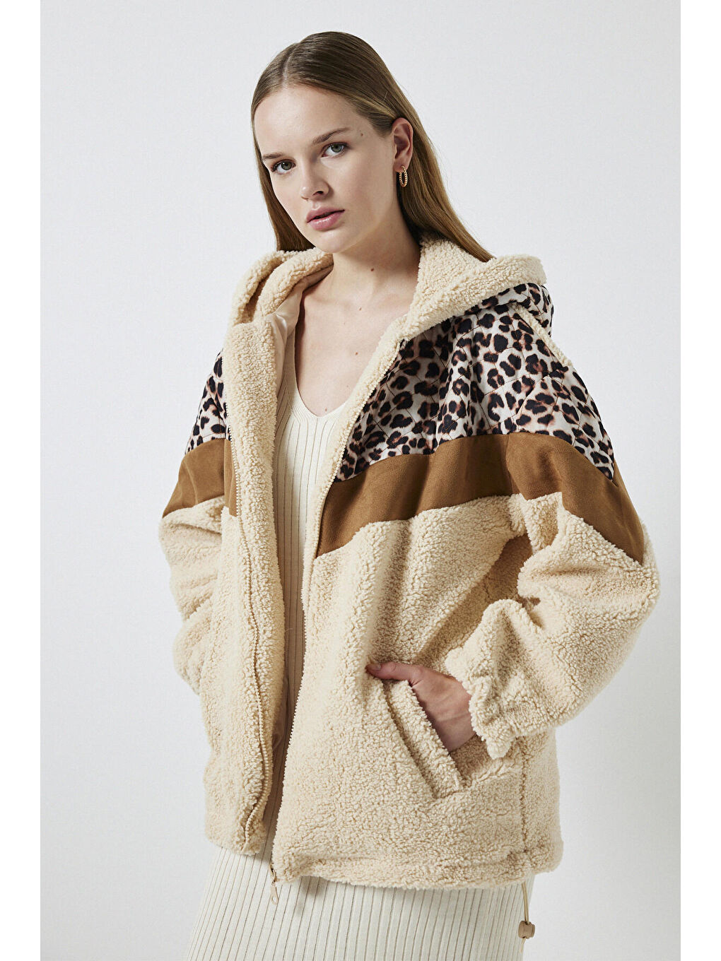Bej Leopar Kapitoneli Kapüşonlu Mont