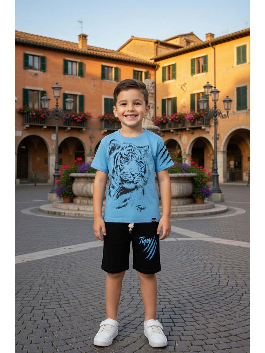 Mavi Erkek Çocuk Kaplan Figür Detaylı Tiger Yazılı Şortlu Takım