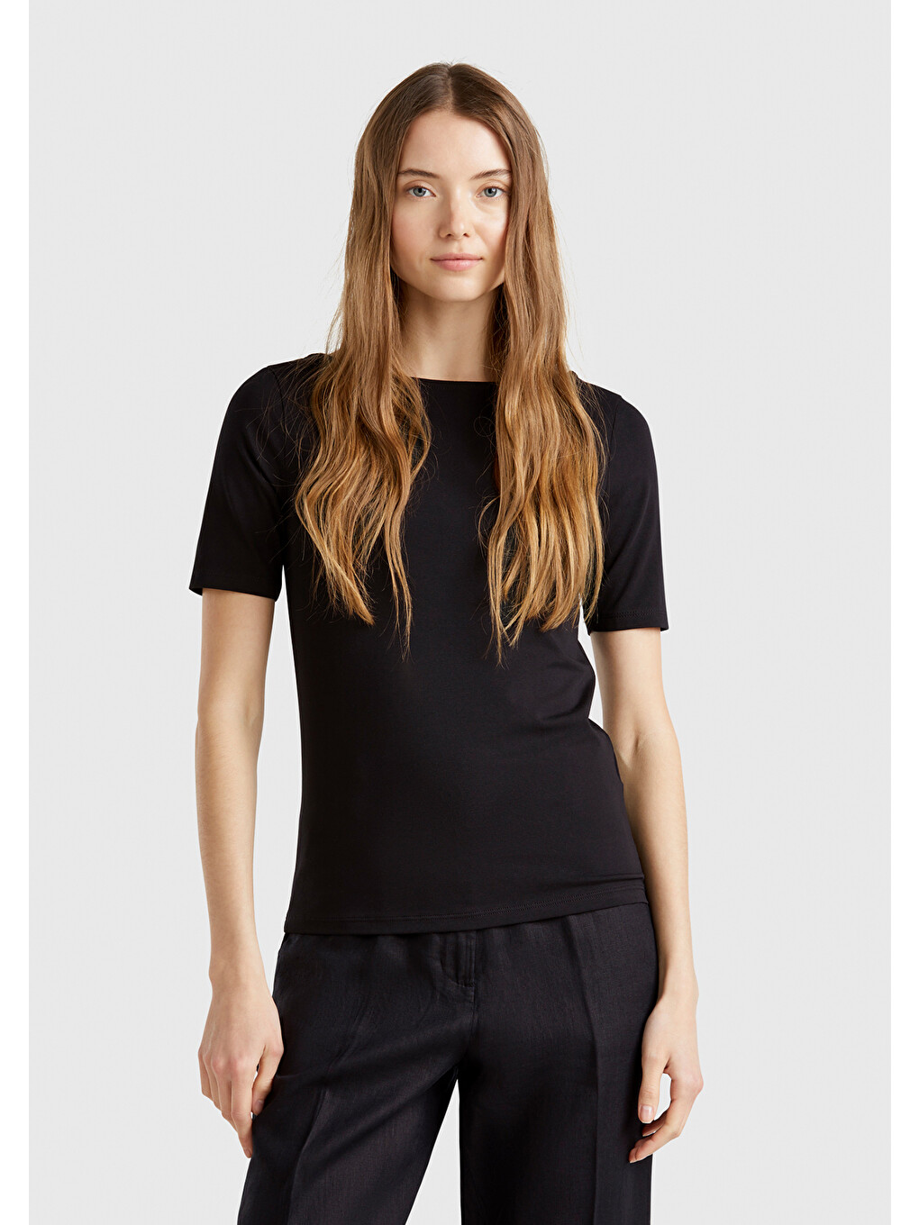 Kadın Siyah Pamuk Karışımlı Örme Slim Fit Geniş Yaka T-shirt