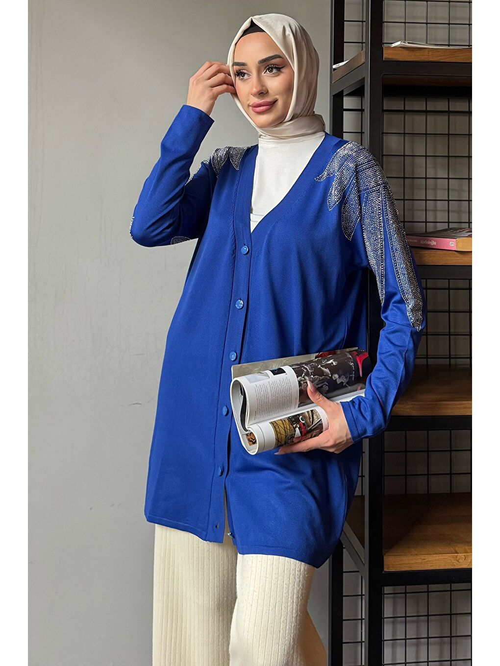 Mavi Omuz Taşlı Tesettür Triko Hırka