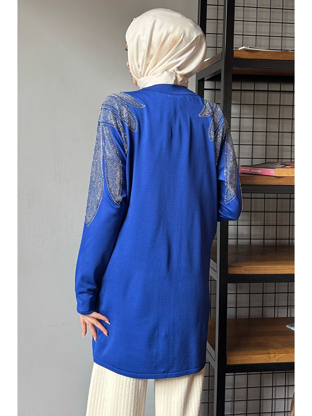 Mavi Omuz Taşlı Tesettür Triko Hırka-7