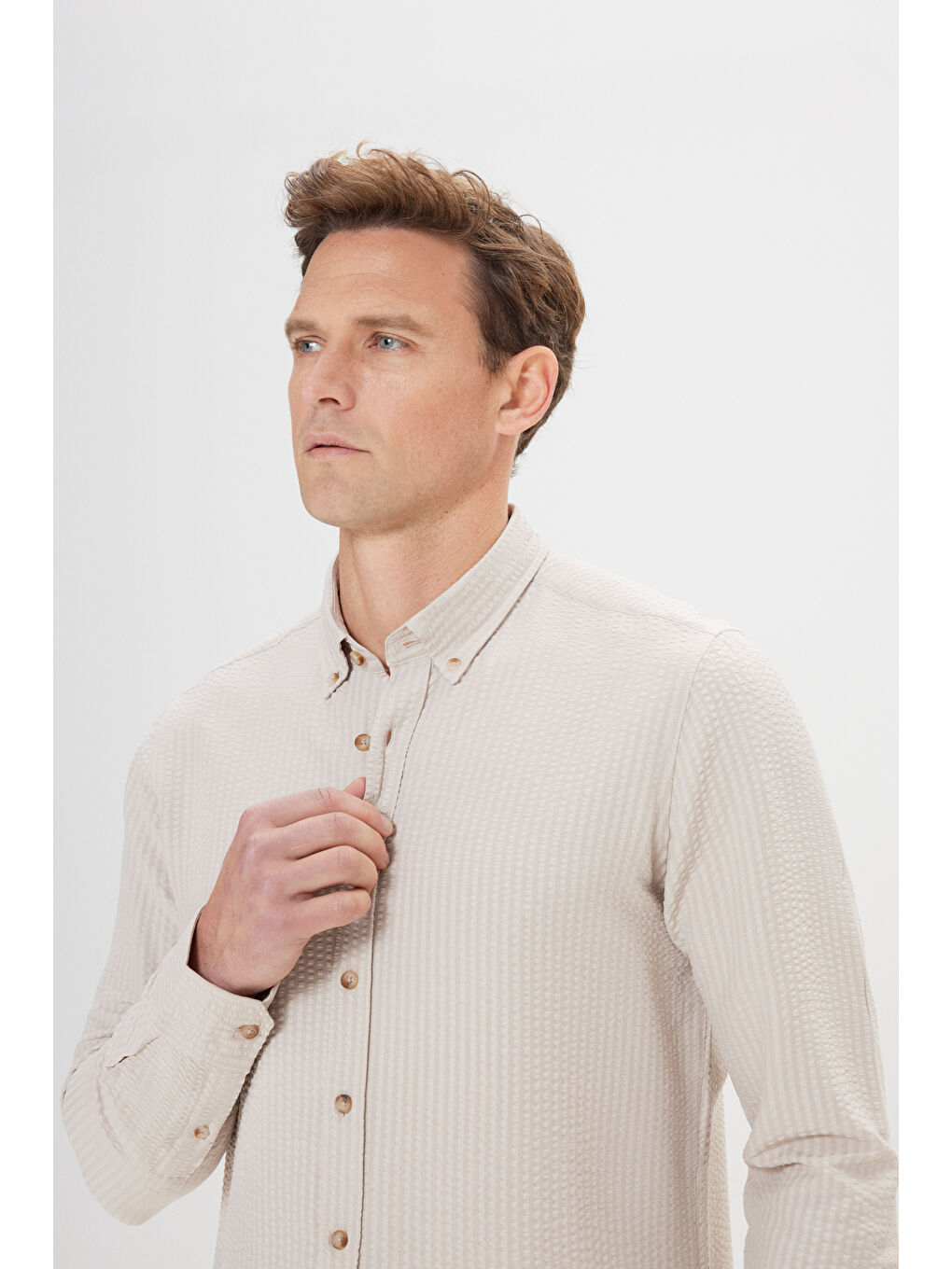 Erkek Bej Pamuklu Slim Fit Dar Kesim Düğmeli Yaka Gofre Desenli Gömlek-2