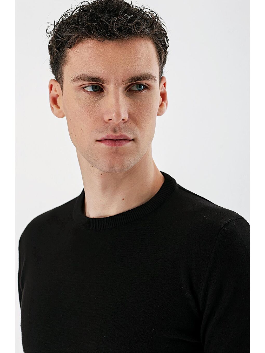 Siyah Bisiklet Yaka Örme Pamuklu Comfort Fit Rahat Kesim Triko Kazak 1012235206-4