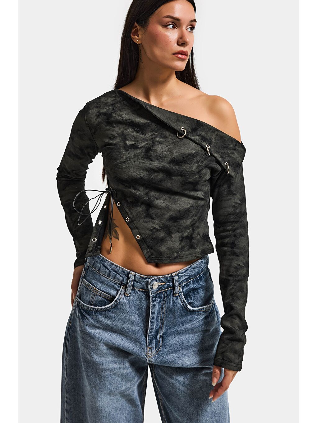 Kadın Siyah w5 Asimetrik Kesim Tek Omuz Açık Özel Tasarım Crop Top