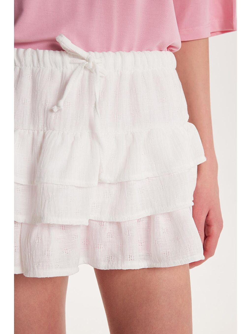 Kadın Standart Fit Bağcıklı Pileli Desenli Ekru Mini Etek-2