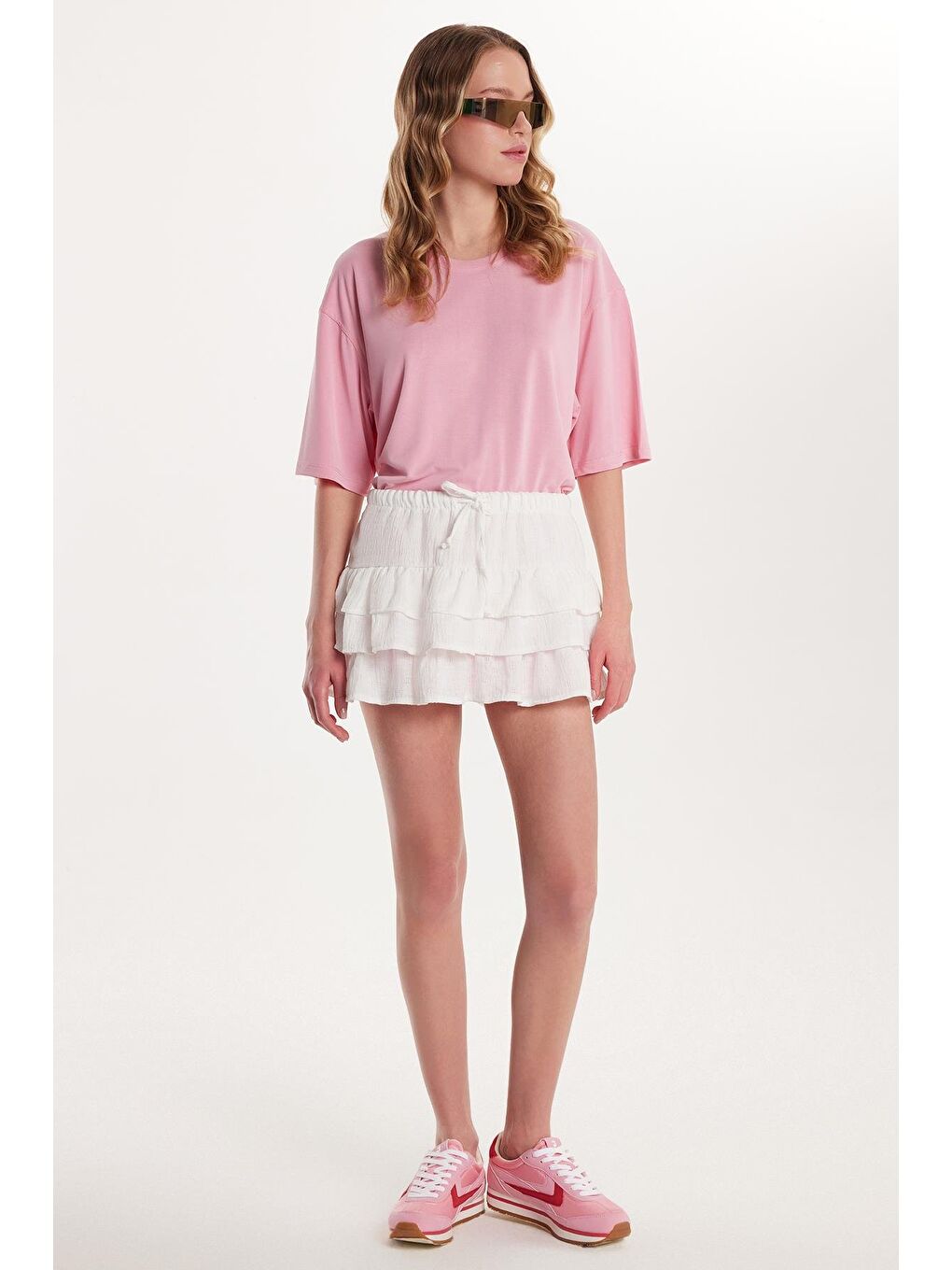 Kadın Standart Fit Bağcıklı Pileli Desenli Ekru Mini Etek-3