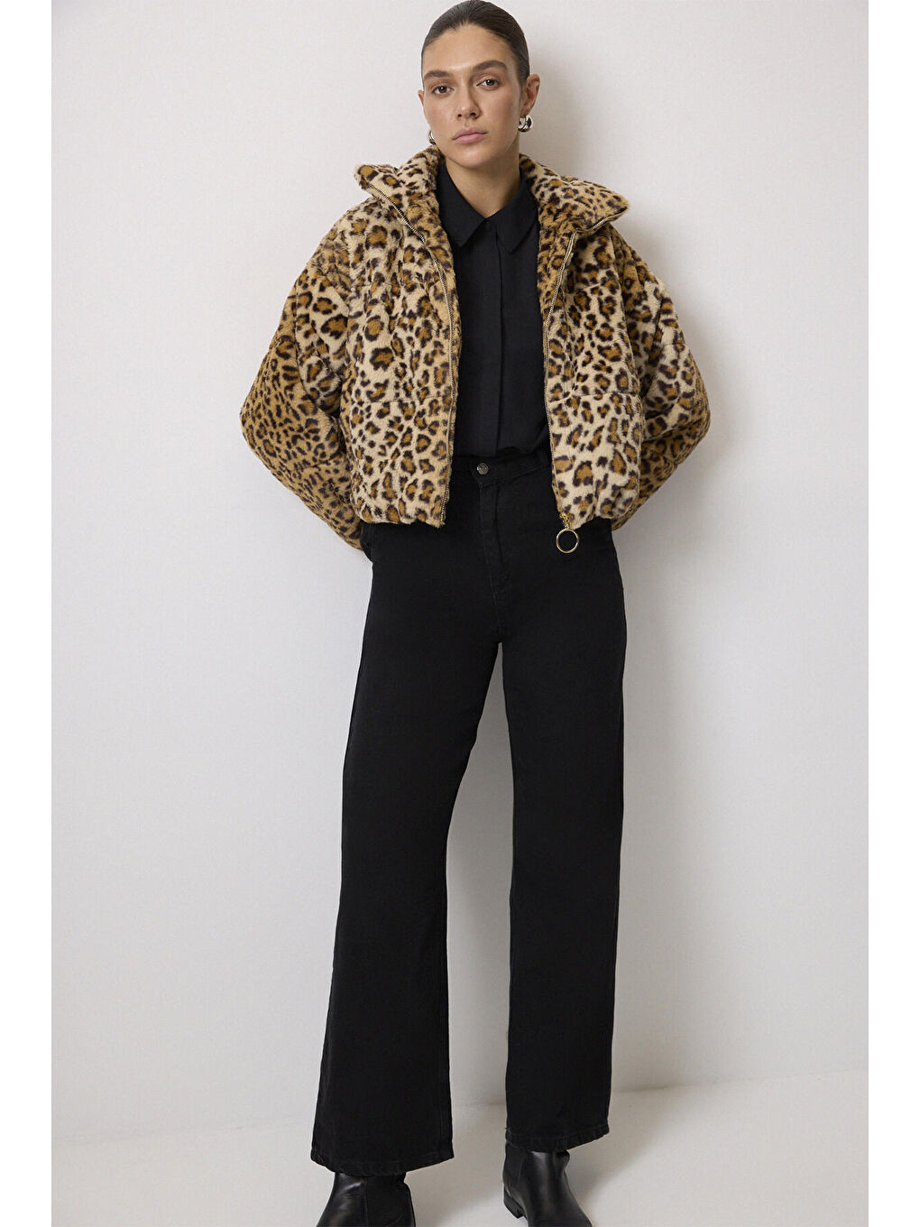 Siyah Leopar Desenli Pelüş Mont