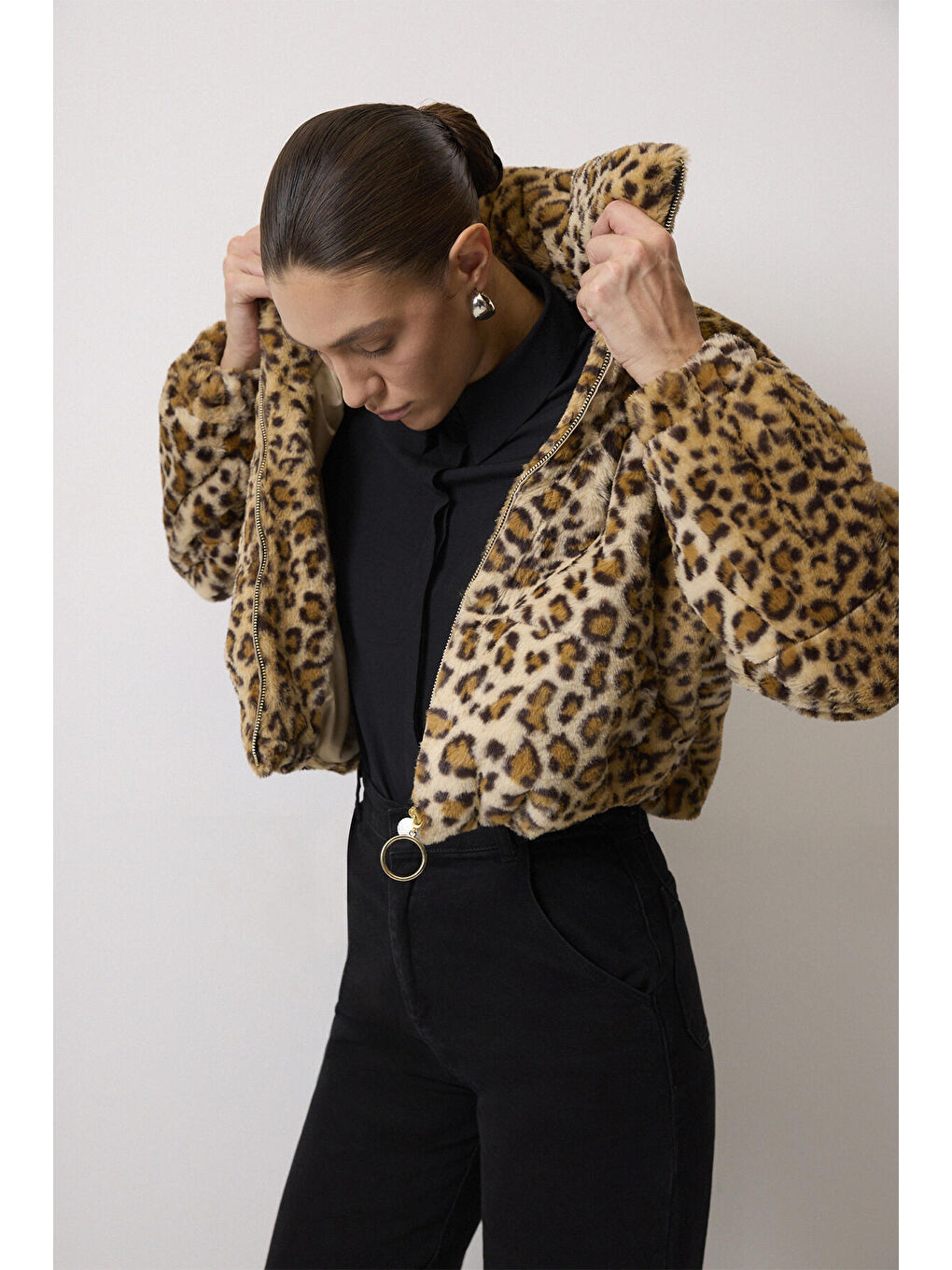 Siyah Leopar Desenli Pelüş Mont-4