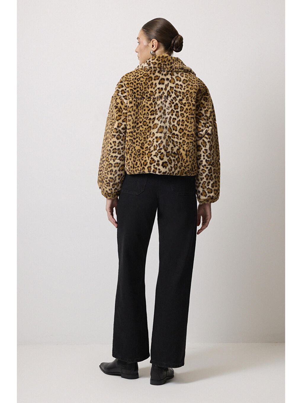 Siyah Leopar Desenli Pelüş Mont-5