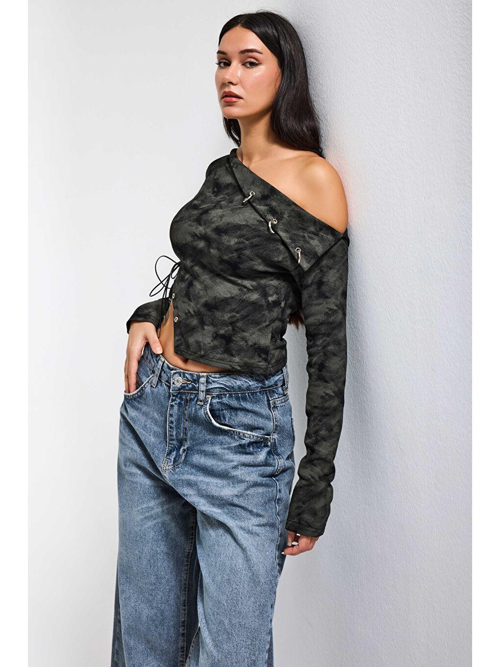 Kadın Siyah w5 Asimetrik Kesim Tek Omuz Açık Özel Tasarım Crop Top-4