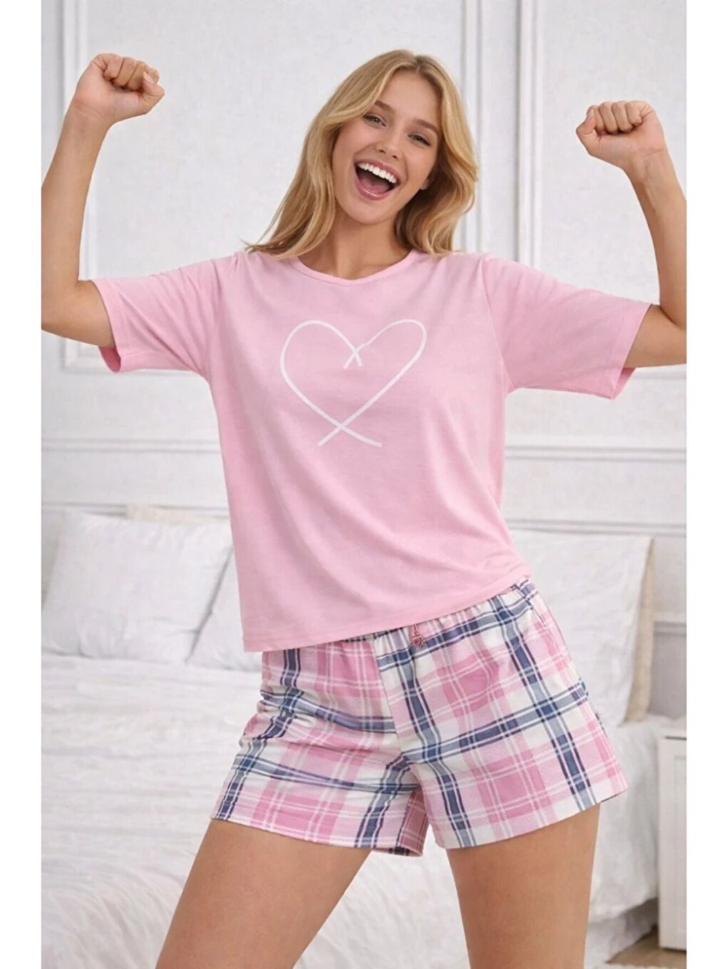 Kalp Baskılı Ekose Şortlu Kadın Pijama Takımı Pembe