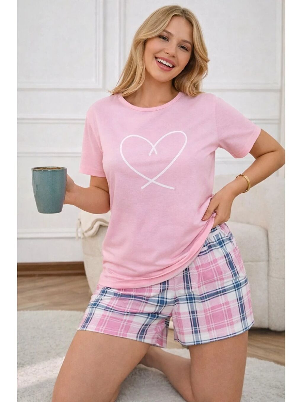 Kalp Baskılı Ekose Şortlu Kadın Pijama Takımı Pembe-1