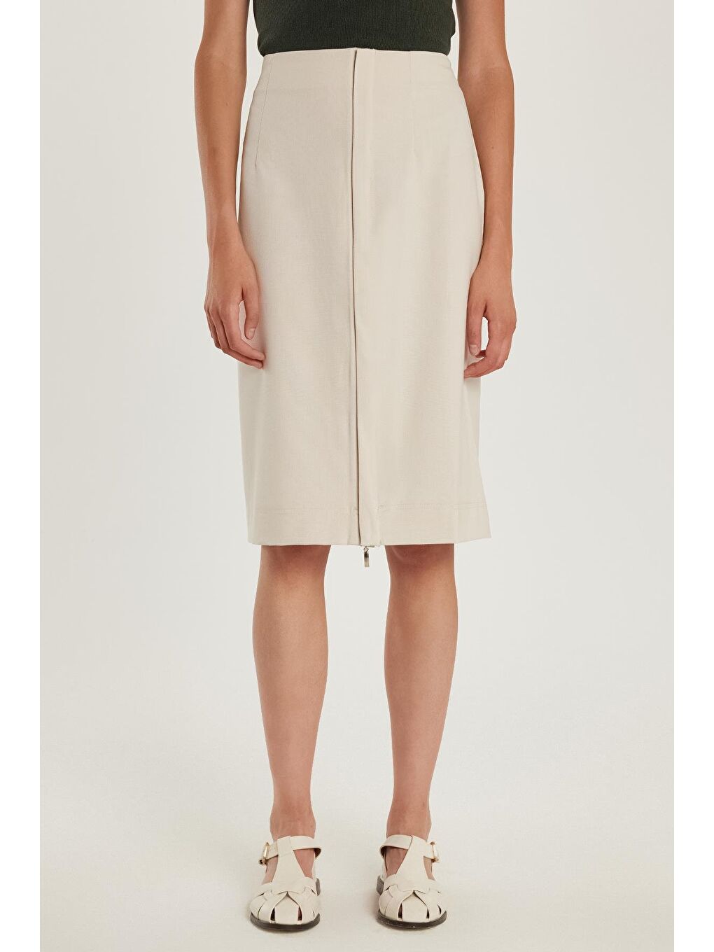 Kadın Slim Fit Önü Fermuar Detaylı Midi Boy Bej Etek