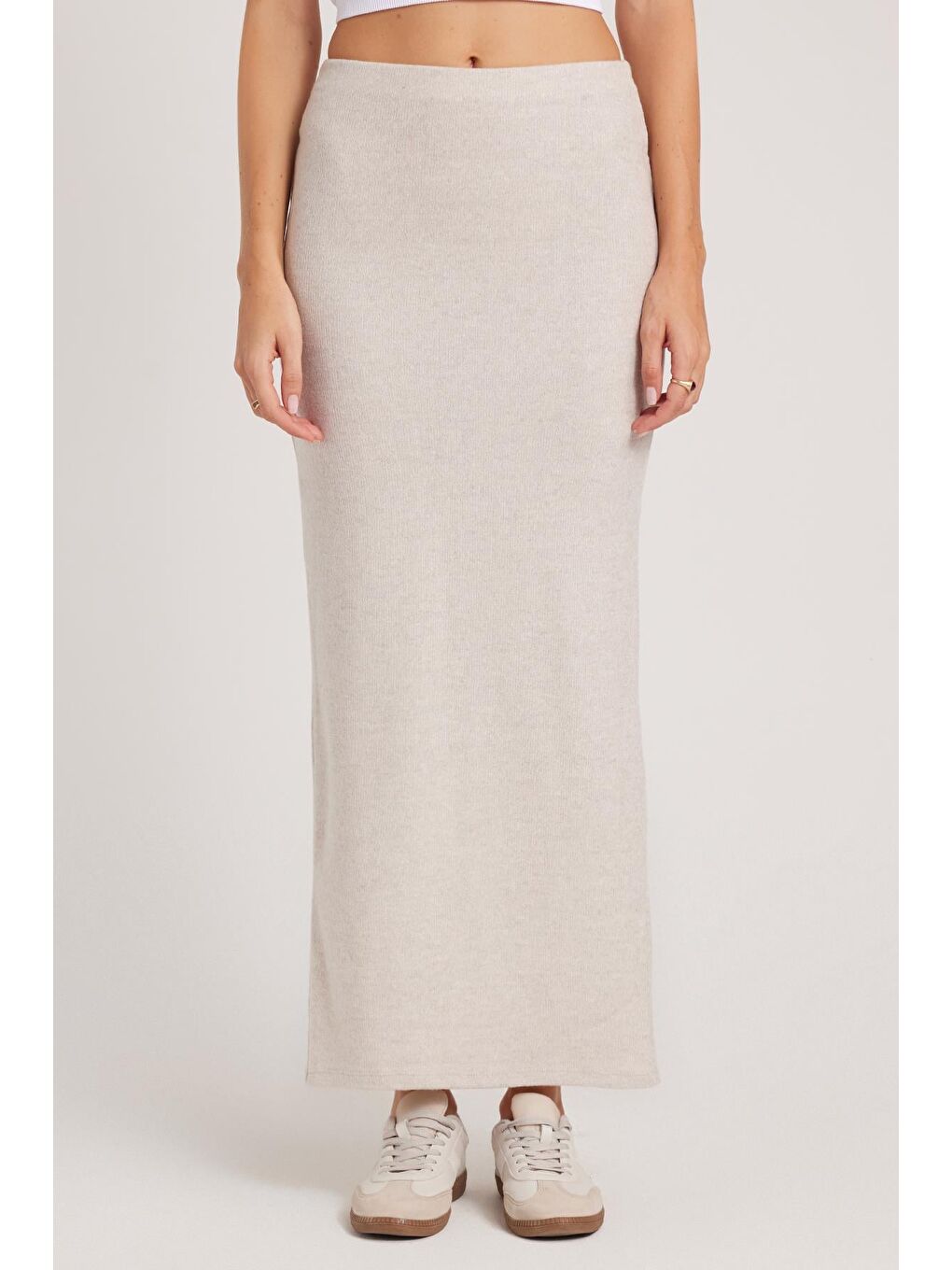 Kadın Slim Fit Dar Kesim Yırtmaçlı Bej Etek