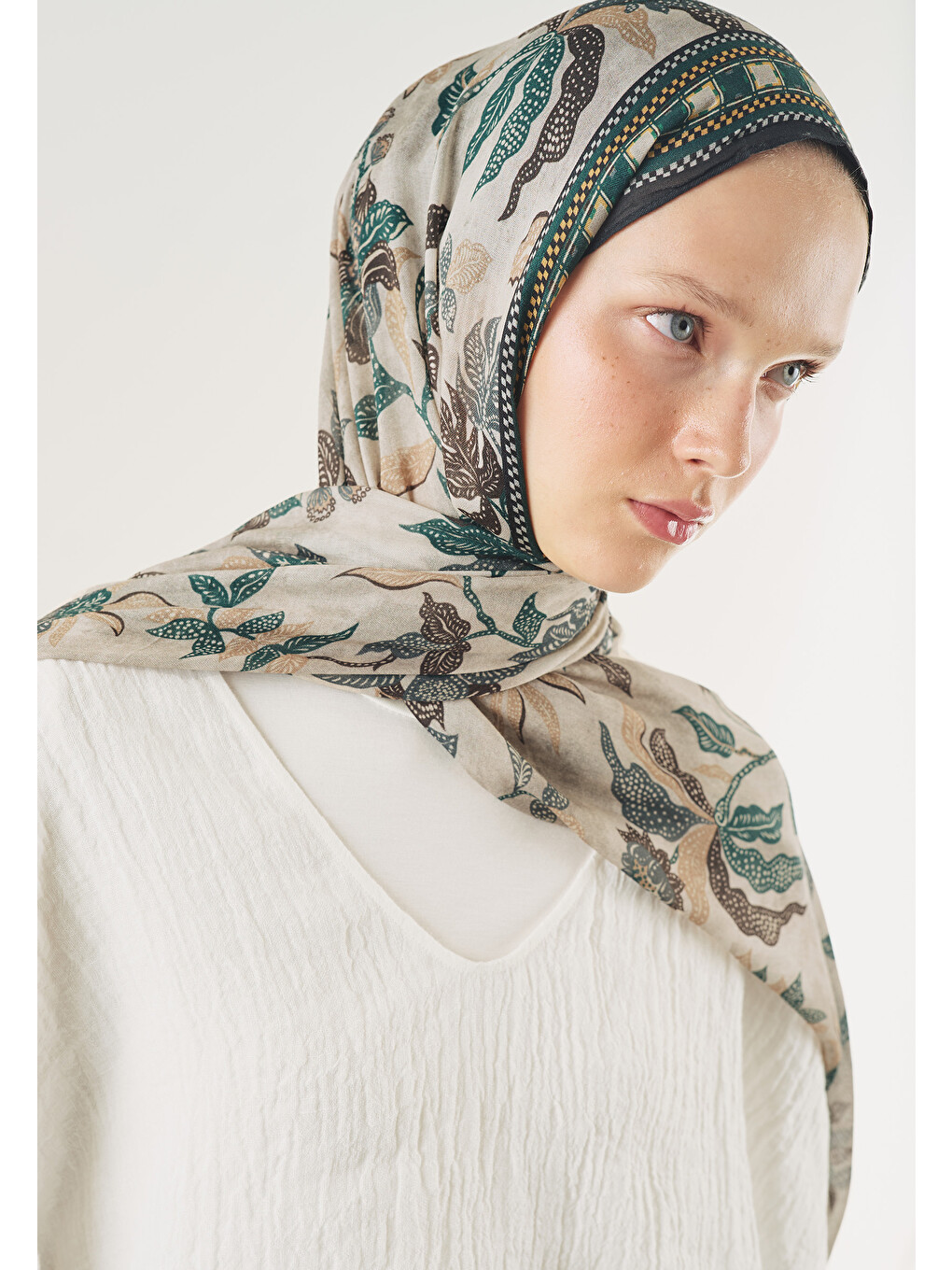 Mystic Bloom Desen Soft Viskon Şal Petrol-3