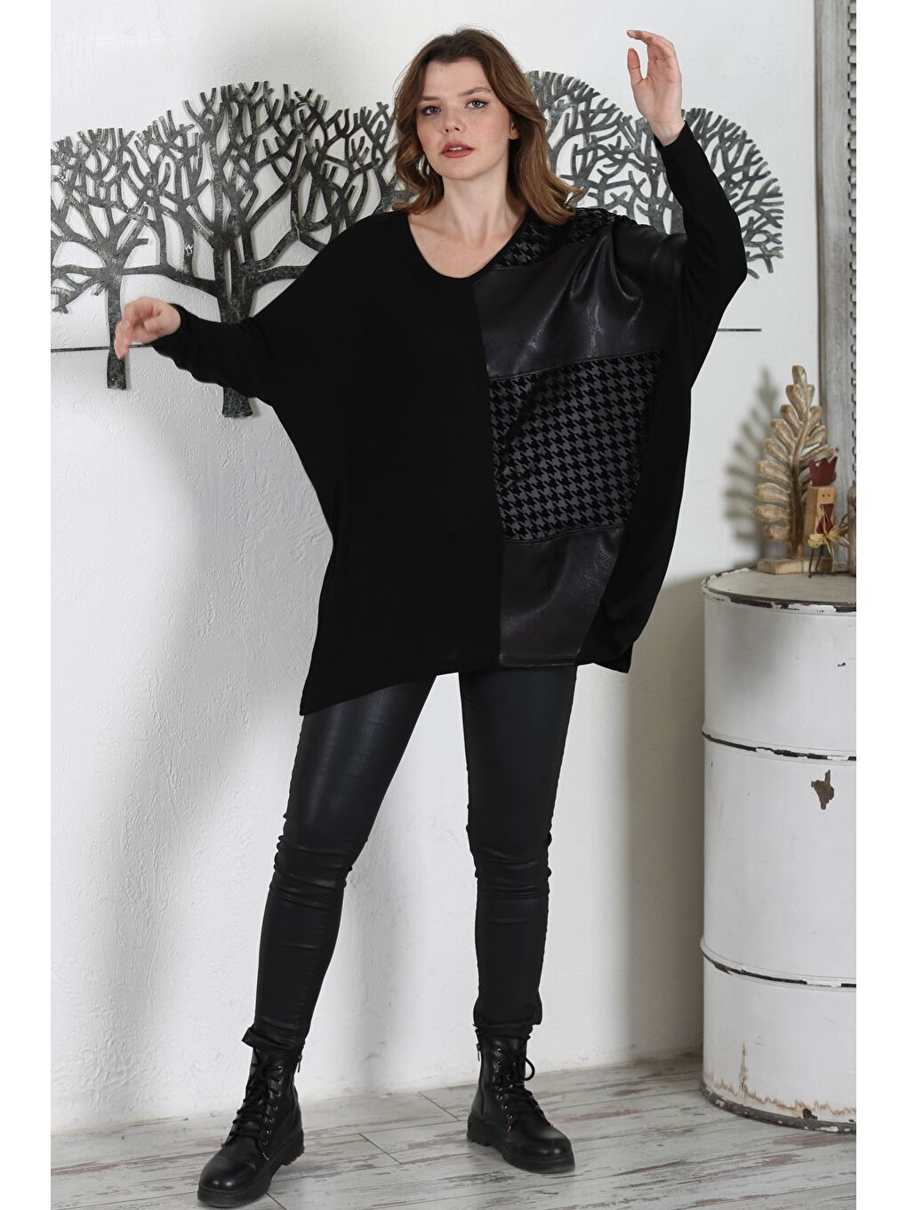 Siyah V Yaka Yarasa Kol Deri Garnili Casual Oversize Örme Bluz 75 85-4