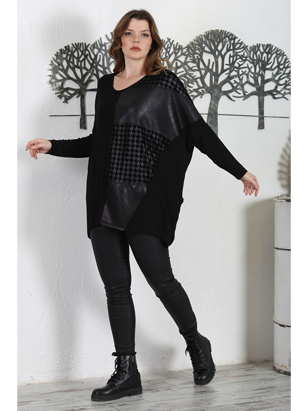 Siyah V Yaka Yarasa Kol Deri Garnili Casual Oversize Örme Bluz 75 85-5