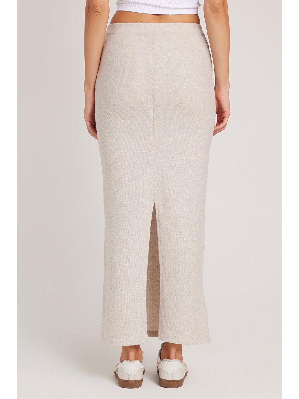 Kadın Slim Fit Dar Kesim Yırtmaçlı Bej Etek-6