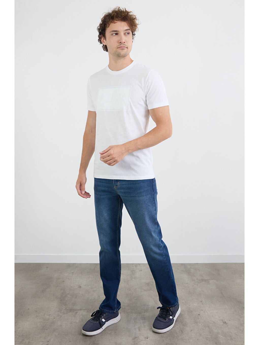 Beyaz Kutup Ayısı Kabartma Baskılı Tişört-1