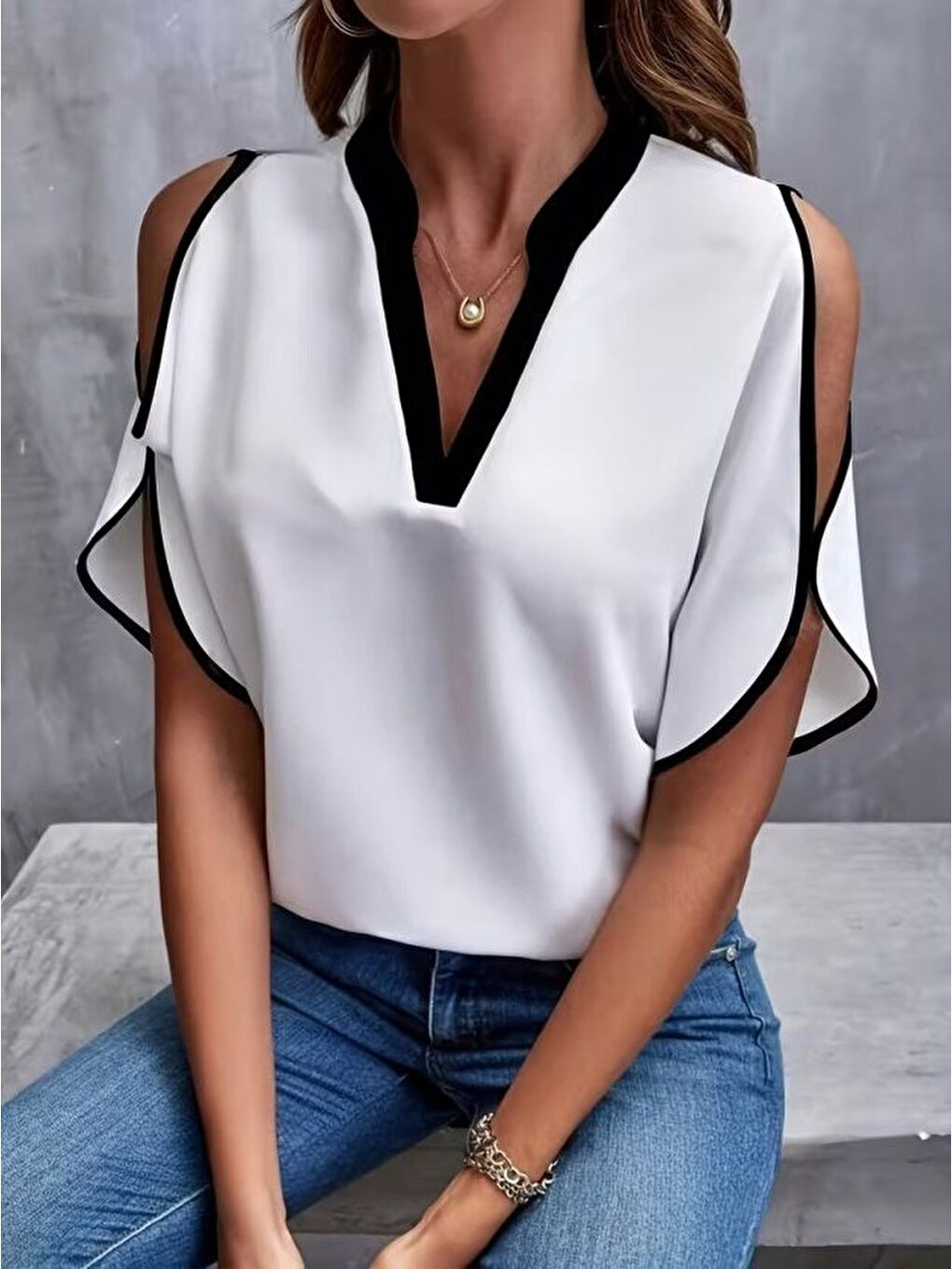 Beyaz Kadın Kısa Kollu V Yakalı Ithal Krep Bluz