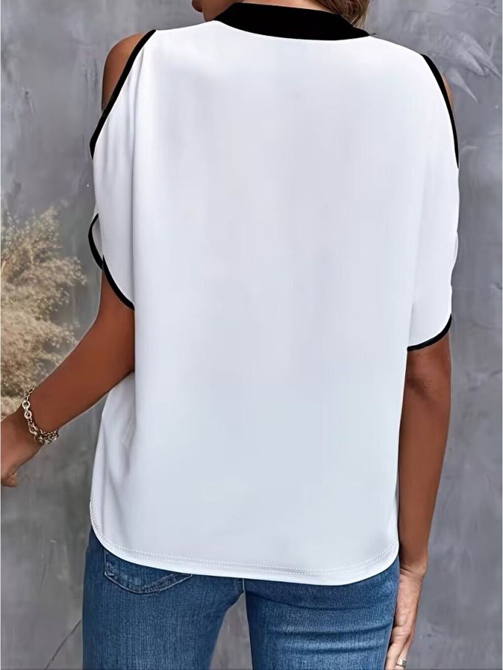 Beyaz Kadın Kısa Kollu V Yakalı Ithal Krep Bluz-2