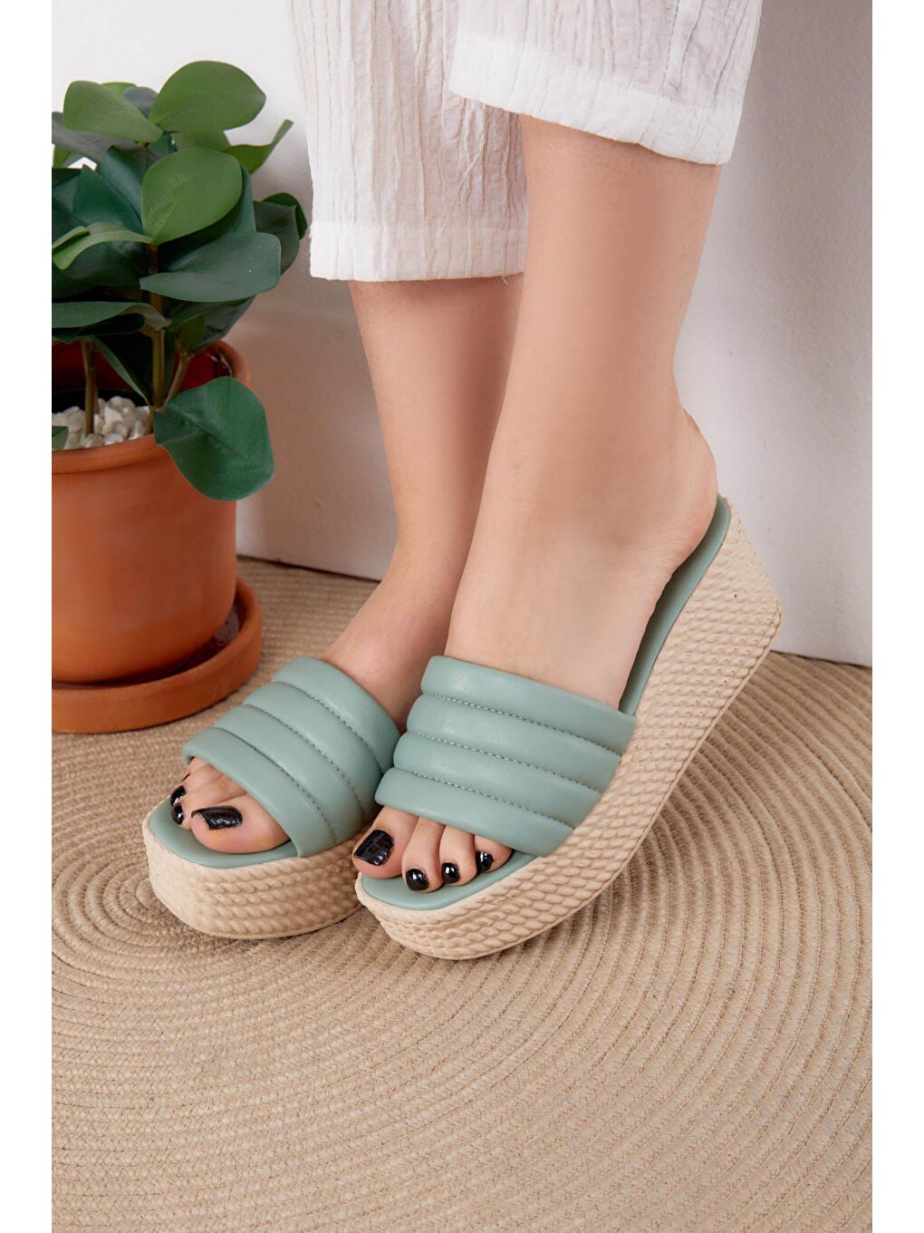 Kadın Yeşil Dolgu Topuk Hasır Terlik - 25722