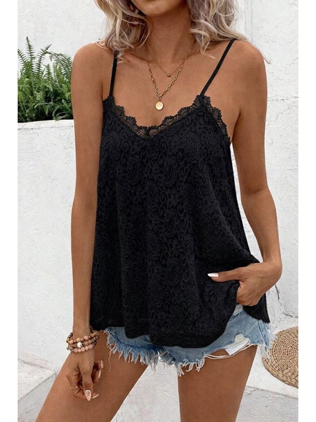 Siyah Kadın Ip Askılı V Dantel Yakalı Dantel Bluz