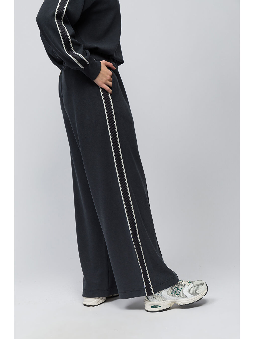 Malaga - Şerit Detaylı Pike Modal Kumaş Rahat Kalıp Pantolon - Antrasit Renk-4