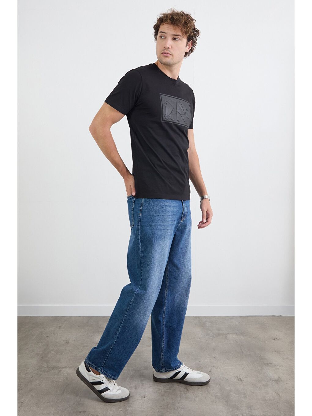 Siyah Kutup Ayısı Kabartma Baskılı Tişört-1