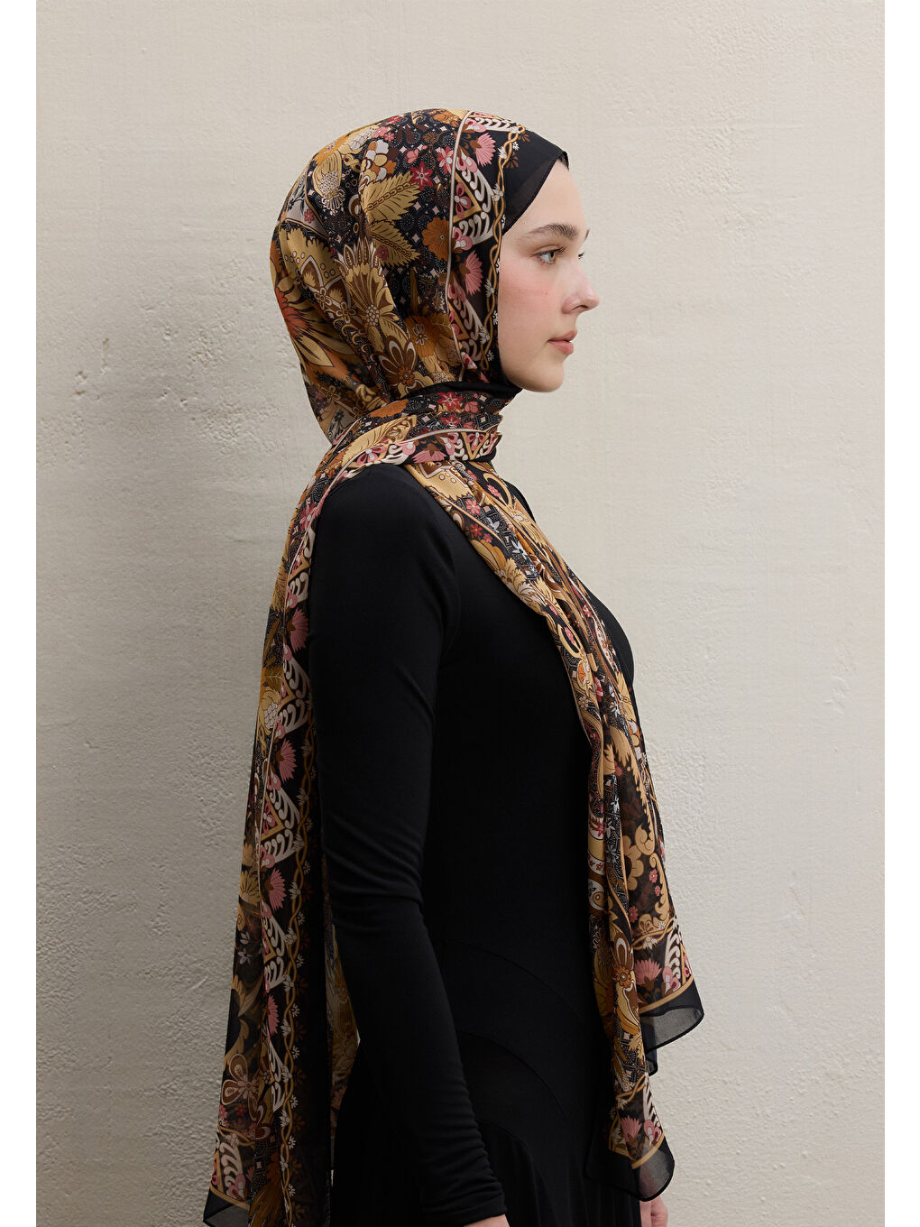 Verona Desen İpek Krep Şal Siyah-3